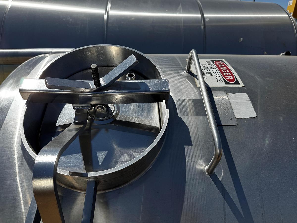 Used Tank, 1,500 Gallon, Stainless Steel, Vertical, Cherry-Burrell #5991406