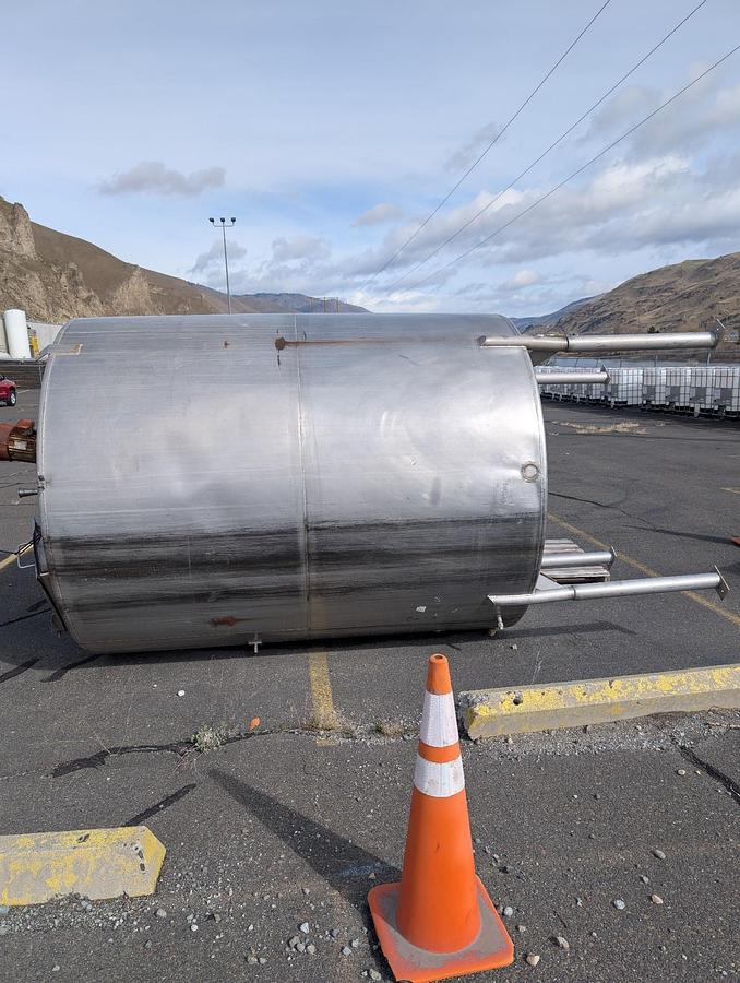 Used Tank, 2,250 Gallon, Stainless Steel, 80” x 96”, Cone Bottom, Lightnin Agitated, #5991596