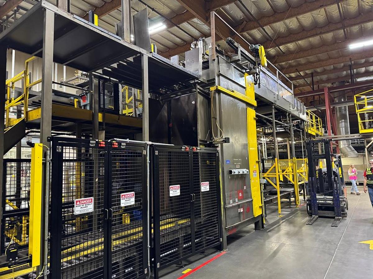 Used Bottling Line, 400 BPM, US Bottlers Filler, Krones Labelers, Fuji Intersleeve, Kisters Packer, #5991610