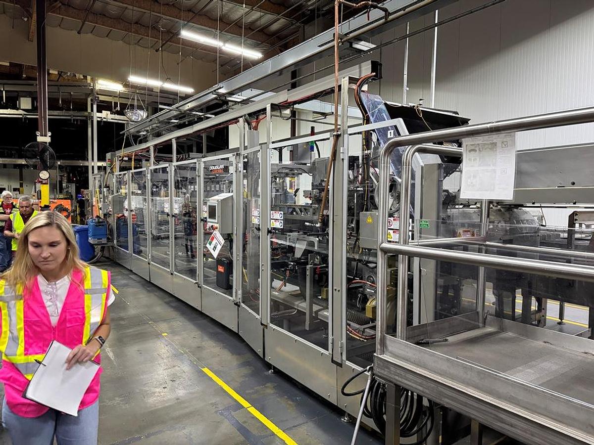 Used Bottling Line, 400 BPM, US Bottlers Filler, Krones Labelers, Fuji Intersleeve, Kisters Packer, #5991610