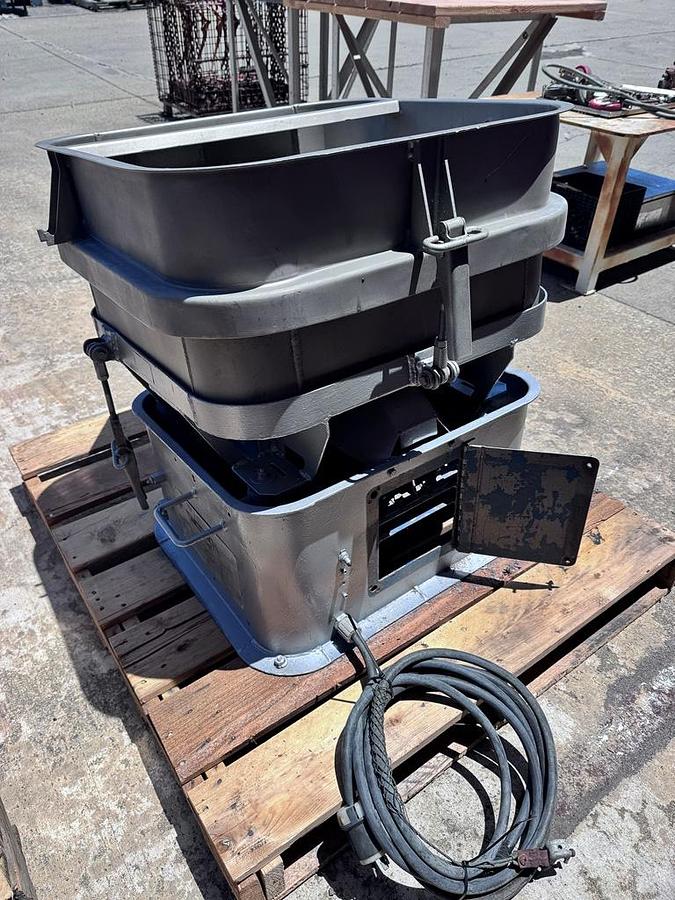 Used Screen, Vibratory, 24" Square, Single Deck, Dewatering, Stainless Steel, #5991821
