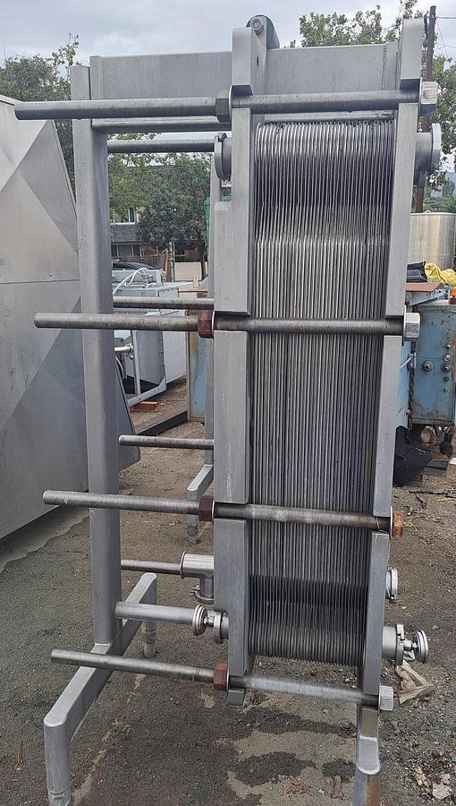 Used Heat Exchanger, Plate, 180 Sq. Ft., 316 Stainless Steel, Mueller, #5991563