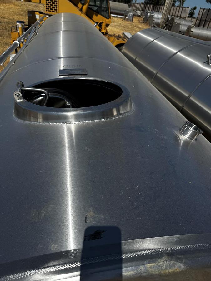Used Tank, 6,870 Gallon (26,000 Liter), 7' Diameter, Stainless Steel, Vertical #5991407