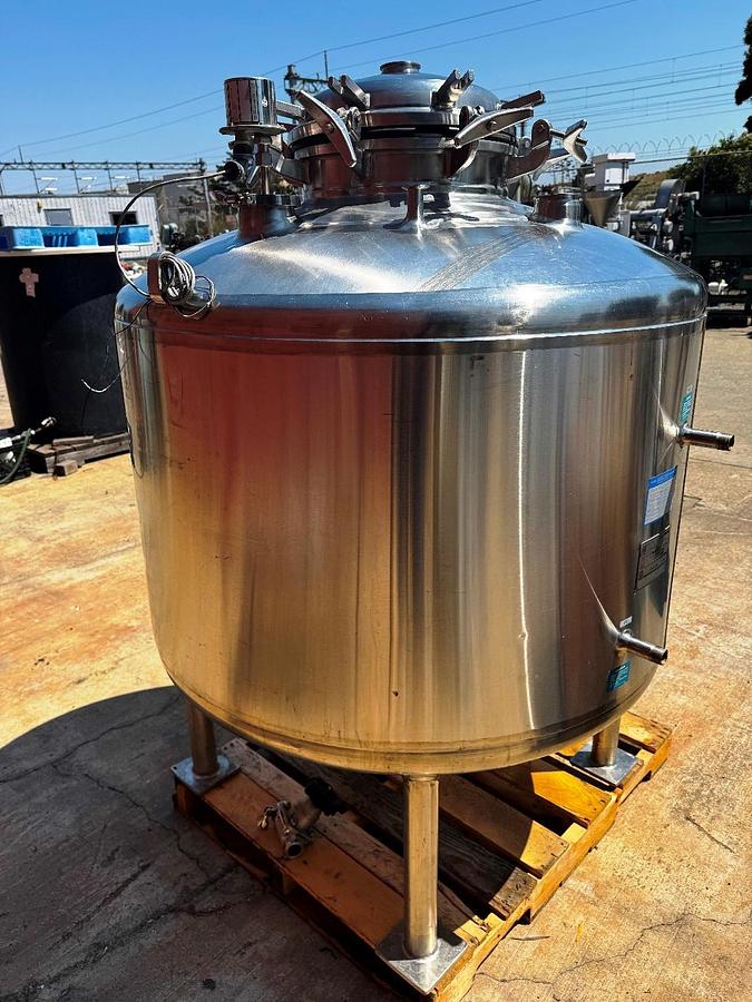 Used Tank, 290 Gallon (1,100-Liter), 316L Stainless Steel, Jacketed, Full Vacuum, Mueller, #