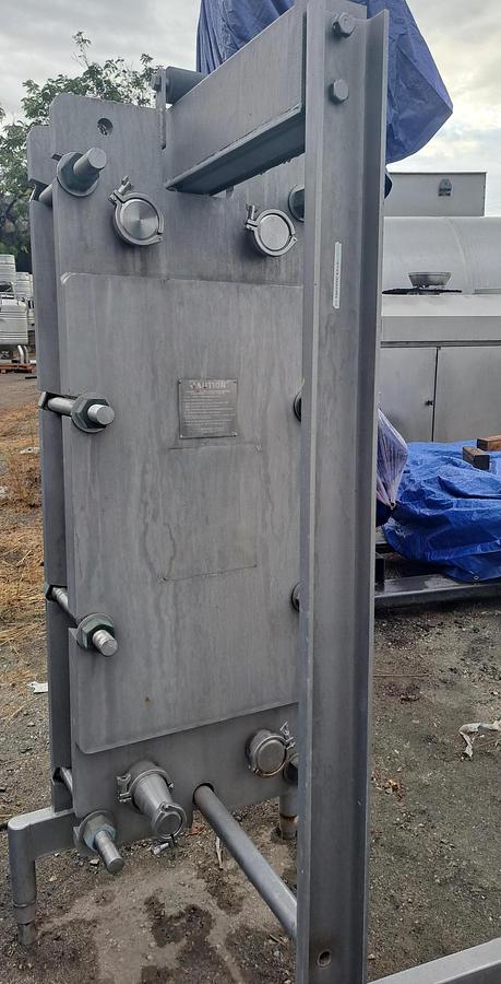 Used Heat Exchanger, Plate, 115 Sq.Ft., 24 Plates, 316 Stainless Steel, Mueller AT161B-10, #5991562