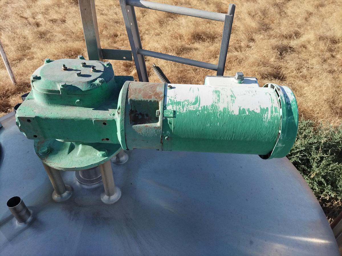 Used Tank, 1,000 Gallon, APV Crepaco, Single Wall, Agitated, Stainless Steel, #5991447