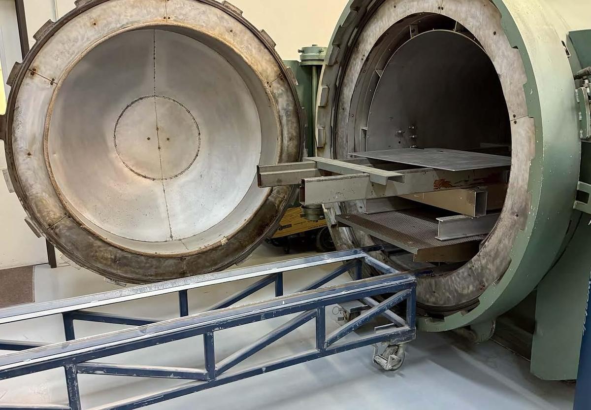 Used Autoclave, 46.75" x 110", 220 PSI, Electrically Heated, Melco Steel, #5991523