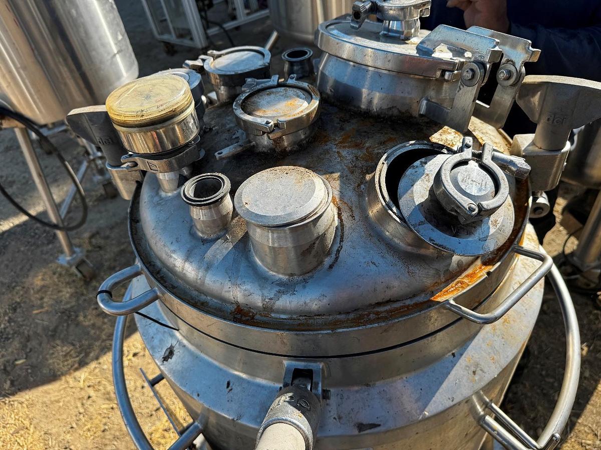 Used Tank, 26 Gallon (100 Liter), DCI, Stainless Steel, Fermenter, #5991467