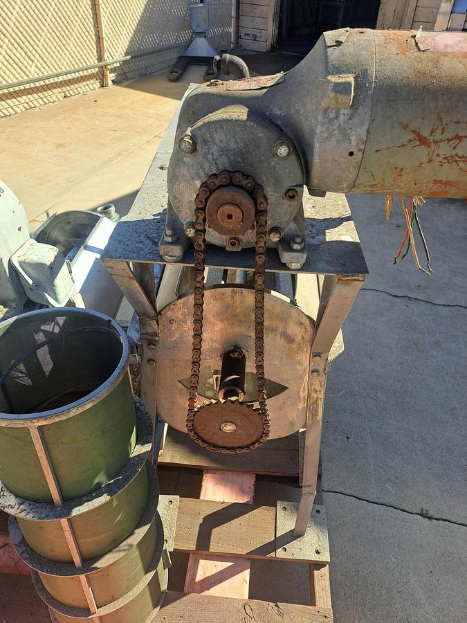 Used Pulper, Finisher, Brown, Mdl 100, 2 HP, Paddle, #S738681