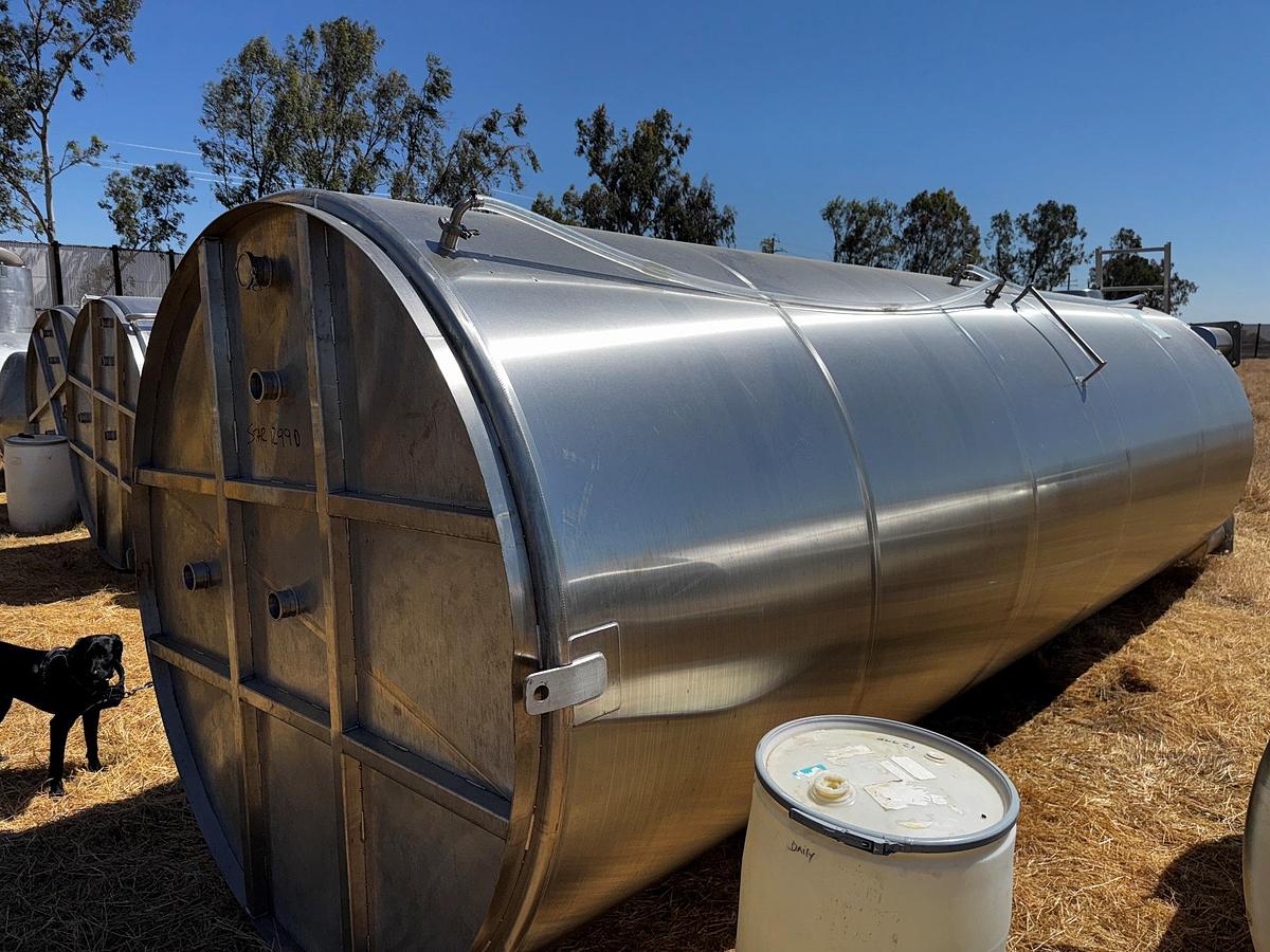 Used Tank, 6,870 Gallon (26,000 Liter), 7' Diameter, Stainless Steel, Vertical #5991376