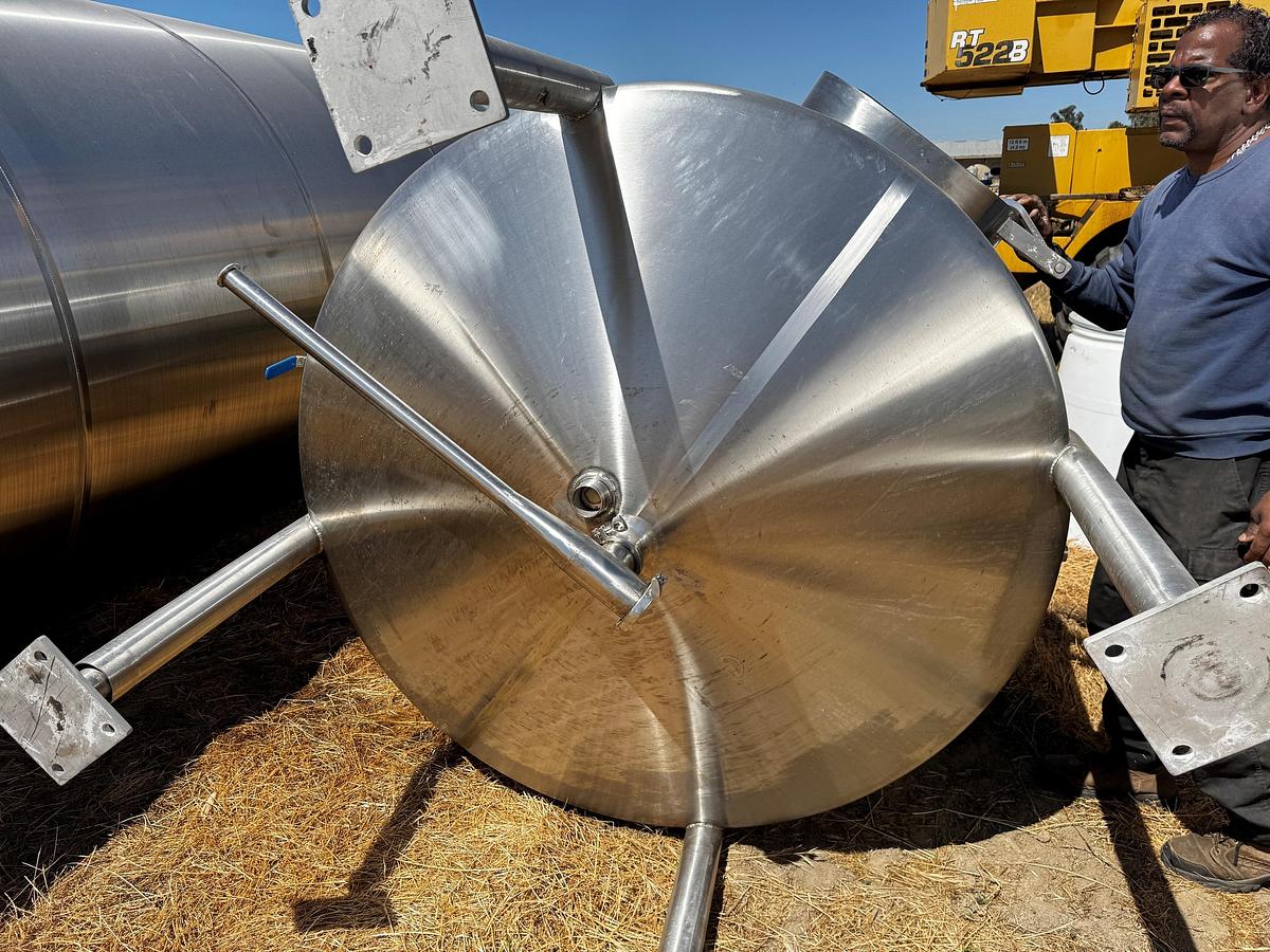 Used Tank, 1,500 Gallon, Stainless Steel, Vertical, Cherry-Burrell #5991405