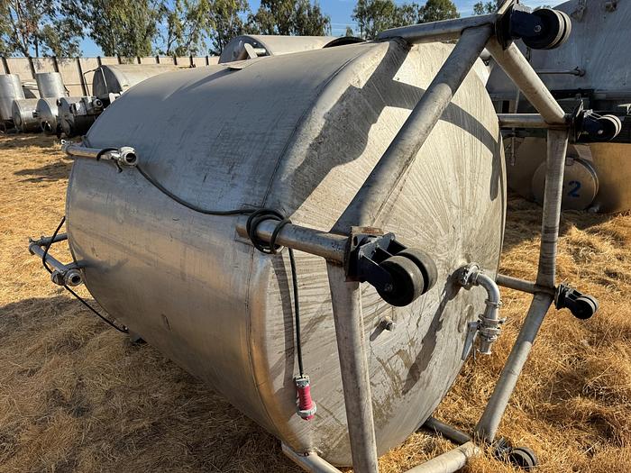 Used Tank, 1,700 Gallon, 316 Stainless Steel, Agitated, Walker, #5990990