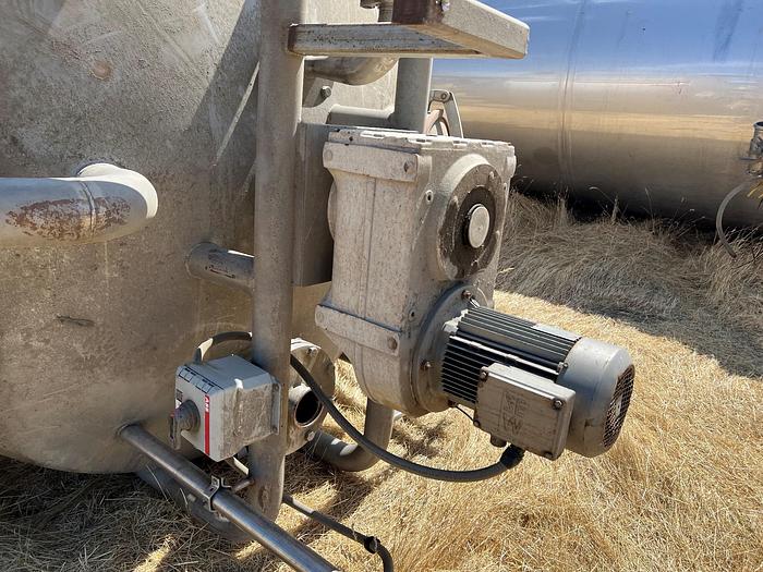 Used Tank, 2,250 Gallon, Stainless, Agit, Mueller #S745055