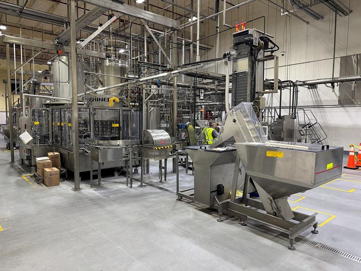 Used Bottling Line, 400 BPM, US Bottlers Filler, Krones Labelers, Fuji Intersleeve, Kisters Packer, #5991610