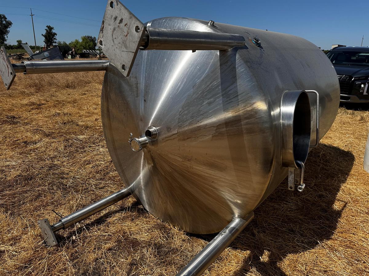 Used Tank, 1,500 Gallon, Stainless Steel, Vertical, Cherry-Burrell, #5991377