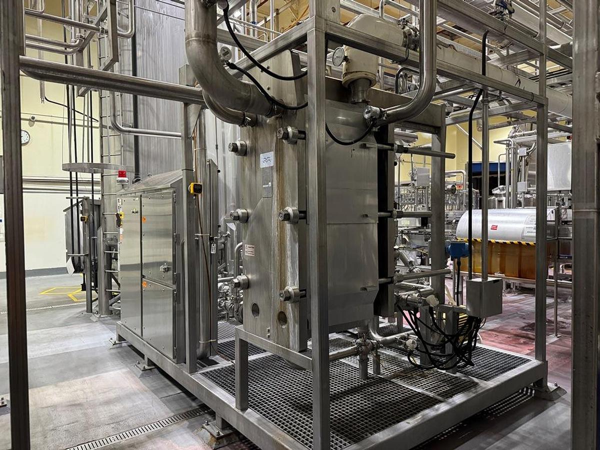 Used Bottling Line, 600–800 BPM, US Bottlers Filler, Sidel Labeler, Kisters TSP100V Shrink Wrapper, #5991609