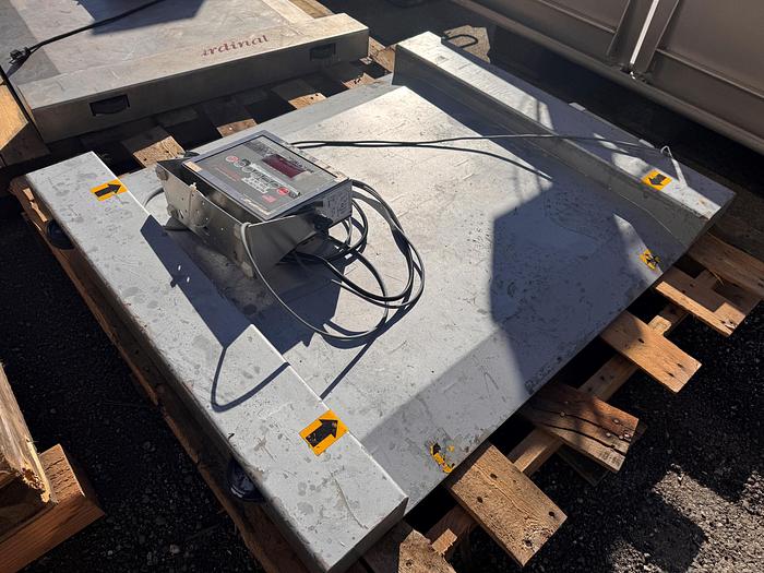 Used Scale, Platform, 30" x 30", 2,500 lbs, Stainless Steel, Cardinal Scale, Ramp #5991250