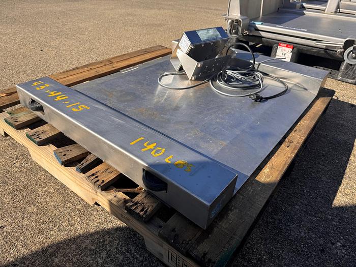 Used Scale, Platform, 30" x 30", 10,000 Pounds, Stainless Steel, Cardinal Scale, Ramps #5991251