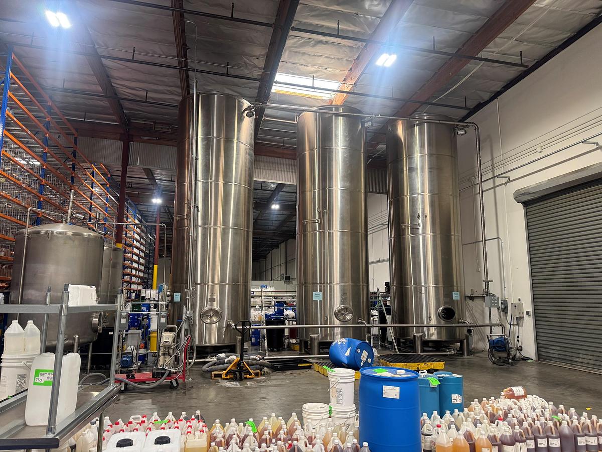 Used Tank, 6,870 Gallon (26,000 Liter), 7' Diameter, Stainless Steel, Vertical, #