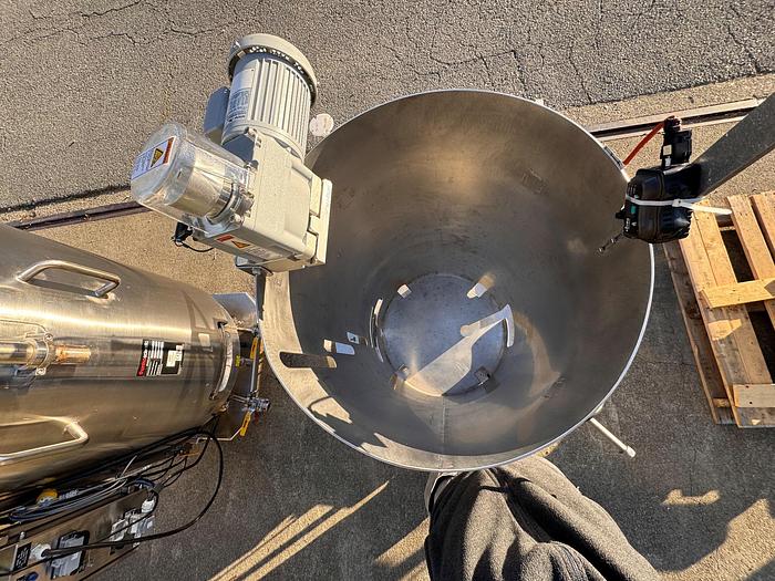 Used Reactor, 66 Gallon (250 Liter), Single Use, Stainless Steel, HyClone, 24" x 42" #5991246