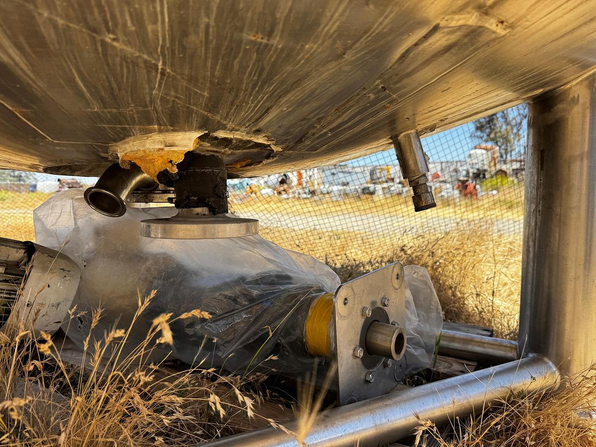 Used Tank, 660 Gallon, Stainless Steel, Jacketed, Agitated, Dish & Cone Bottom, with Mixer, #5991337