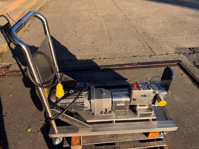 Used Pump, Positive Displacement, 5 HP, FlowDynamic, 2" Inlet and Outlet, Stainless Steel #5991252