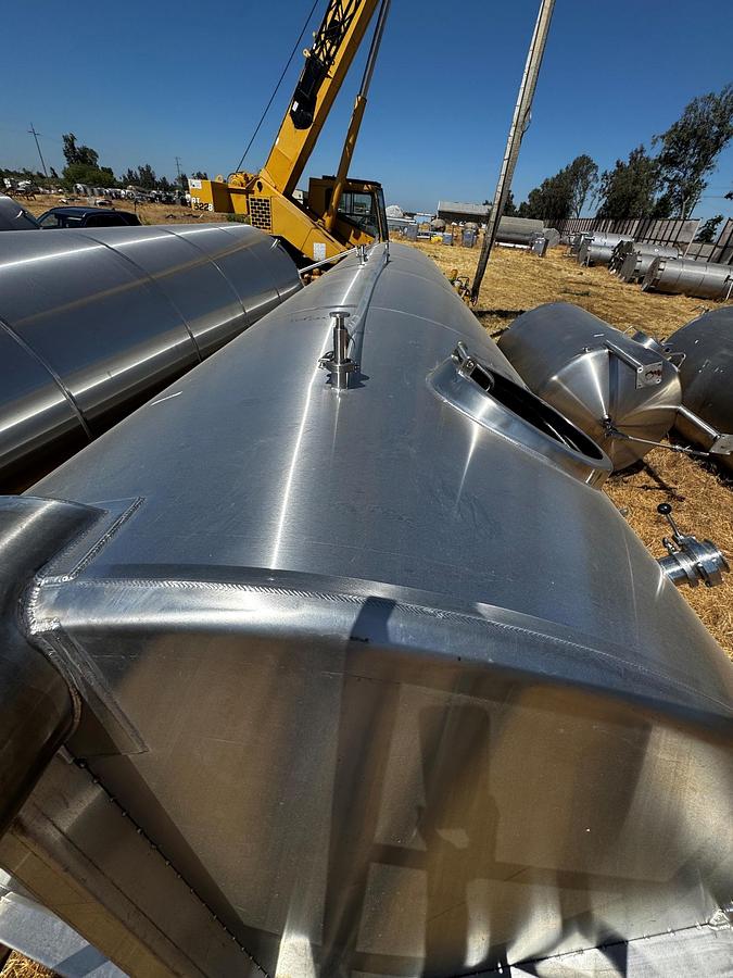 Used Tank, 6,870 Gallon (26,000 Liter), 7' Diameter, Stainless Steel, Vertical #5991408