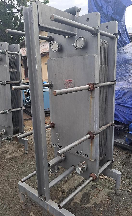 Used Heat Exchanger, Plate, 180 Sq. Ft., 316 Stainless Steel, Mueller, #5991563