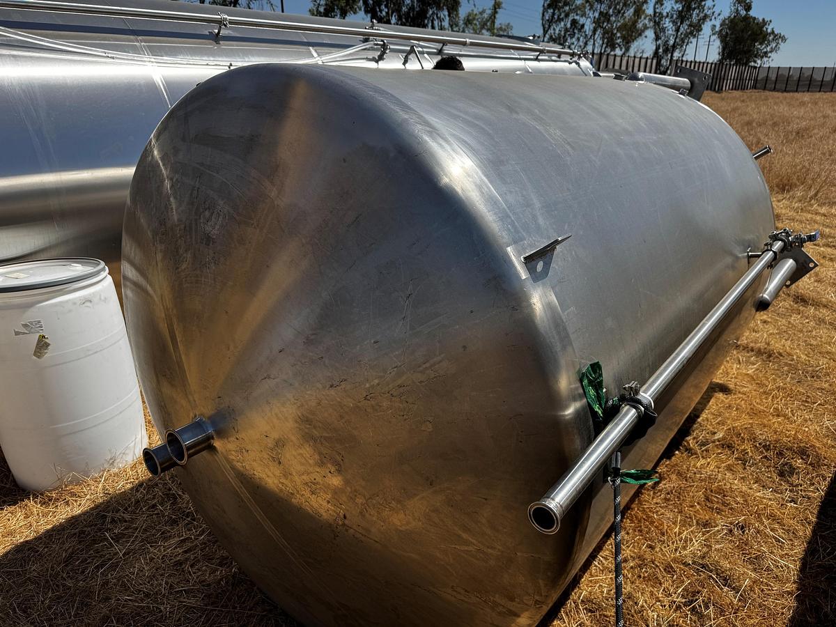 Used Tank, 1,500 Gallon, Stainless Steel, Vertical, Cherry-Burrell #5991405