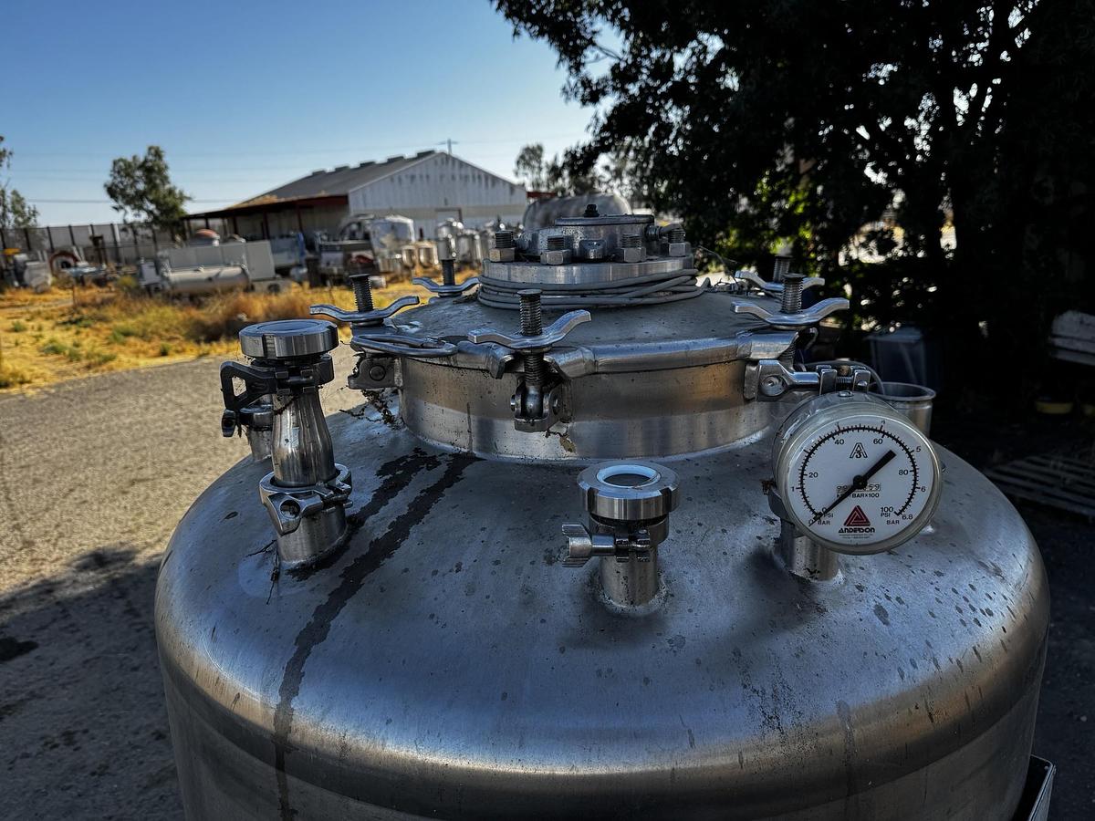 Used Tank, 264 Gallon, 1,000 Liter, BCD Manufacturing, Agitated, 316L Stainless, 3 Bar, #5991456