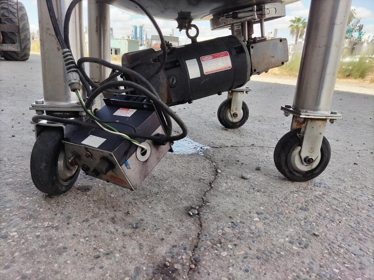 Used Tank, 106 Gallon (400 Liter), Precision Stainless, Agitated, 316L Stainless, 30 PSI, FV, #5991466