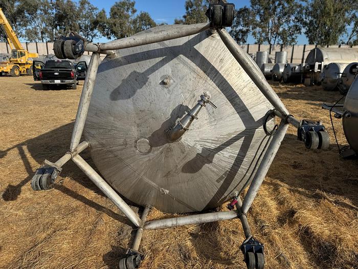 Used Tank, 1,700 Gallon, 316 Stainless Steel, Agitated, Dish Bottom, #5991036