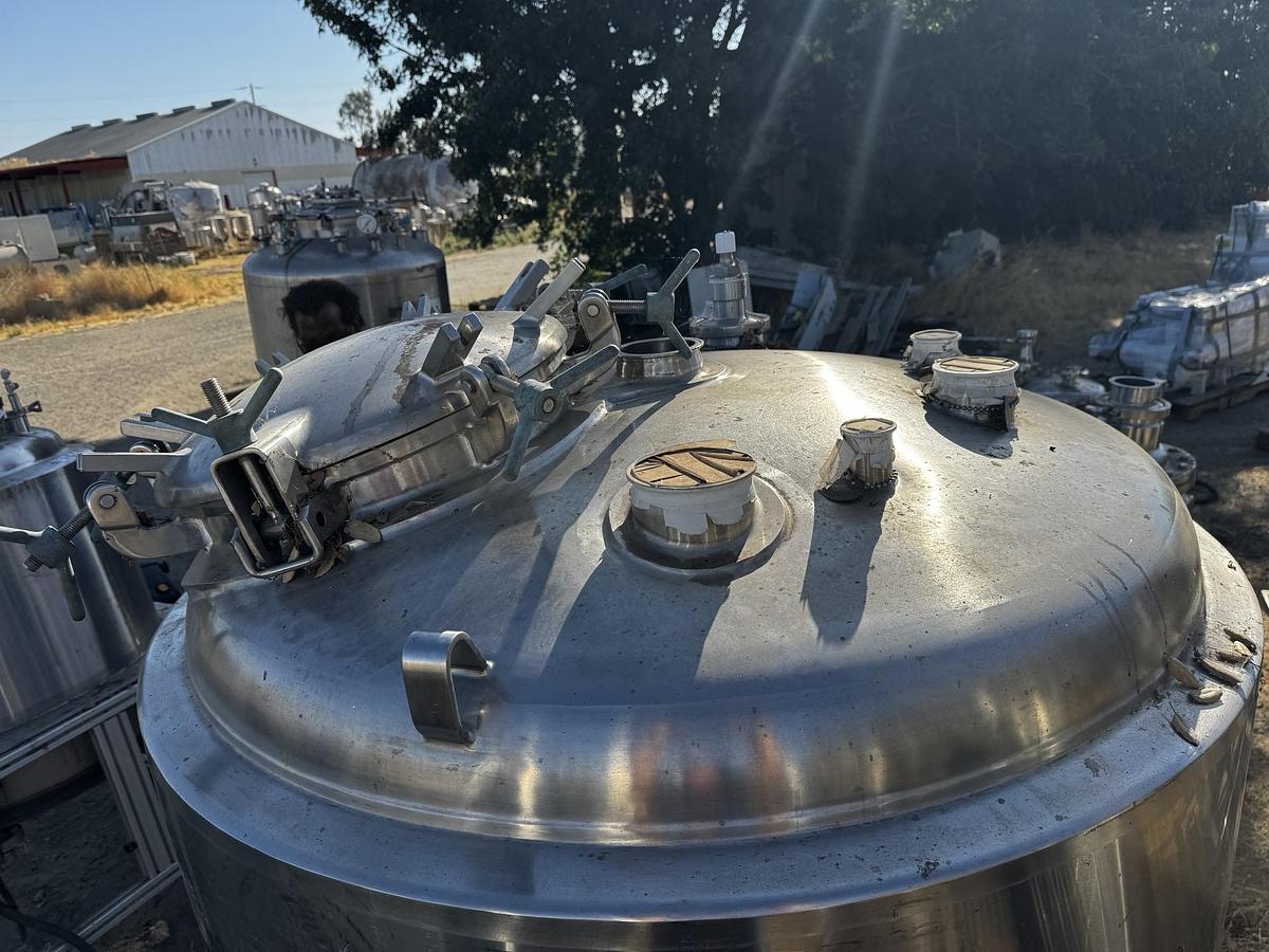 Used Tank, 264 Gallon (1,000 Liter), Mueller, Jacketed, Stainless, 35 PSI / Full Vacuum, #5991457