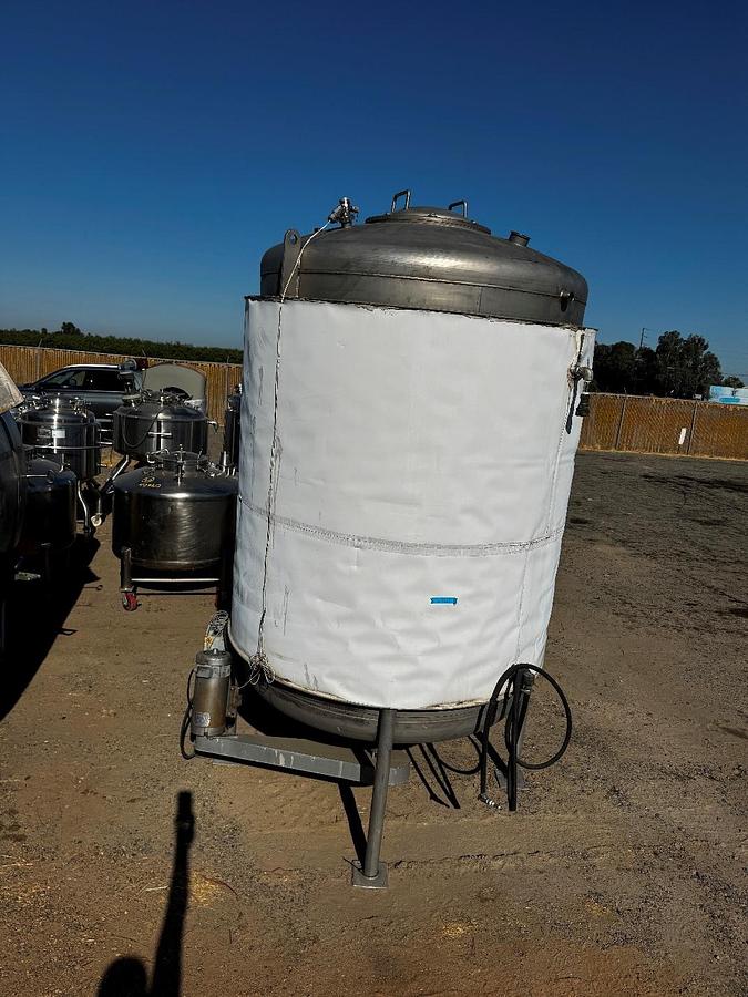 Used Tank, 1000 Gallon, Jacketed, Insulated, Bottom Agitated, Stainless Steel, #5991479