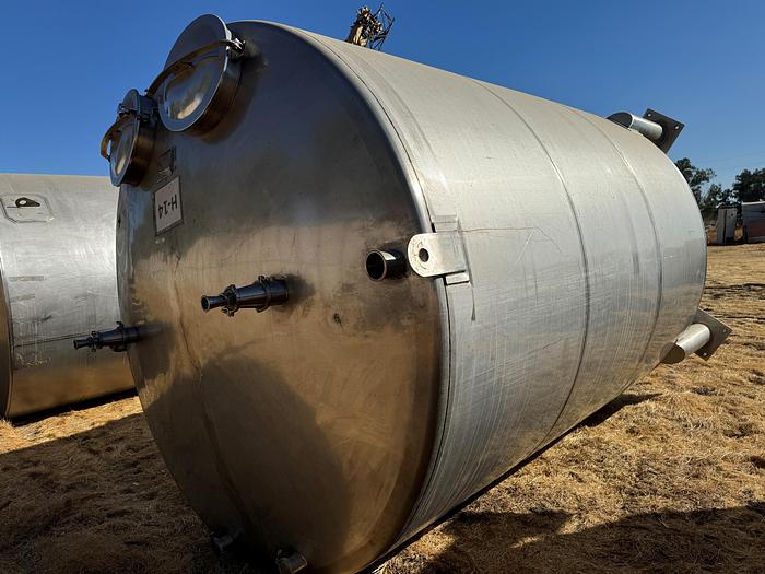 Used Tank, 6,000 Gallon, 316 Stainless Steel, Dish Bottom, Legs, Dual, #5991006