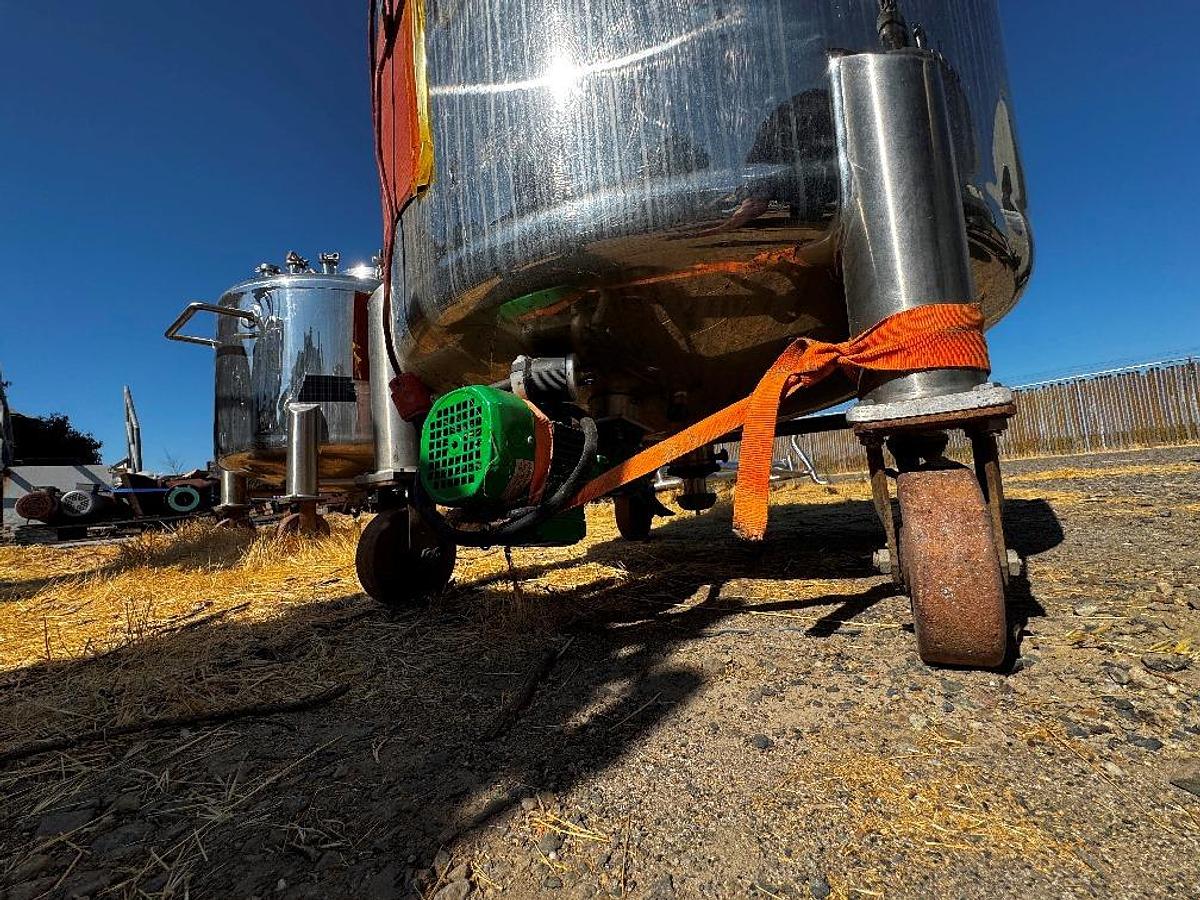 Used Tank, 132 Gallon (500 Liter), 316L Stainless Steel, Agitated, Internal Coil, 30 PSI, FV, Lee, #5991494