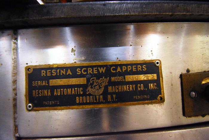 Used Capper, Resina, Model U40 282, Screw Capper, Cap Feeder #5991086