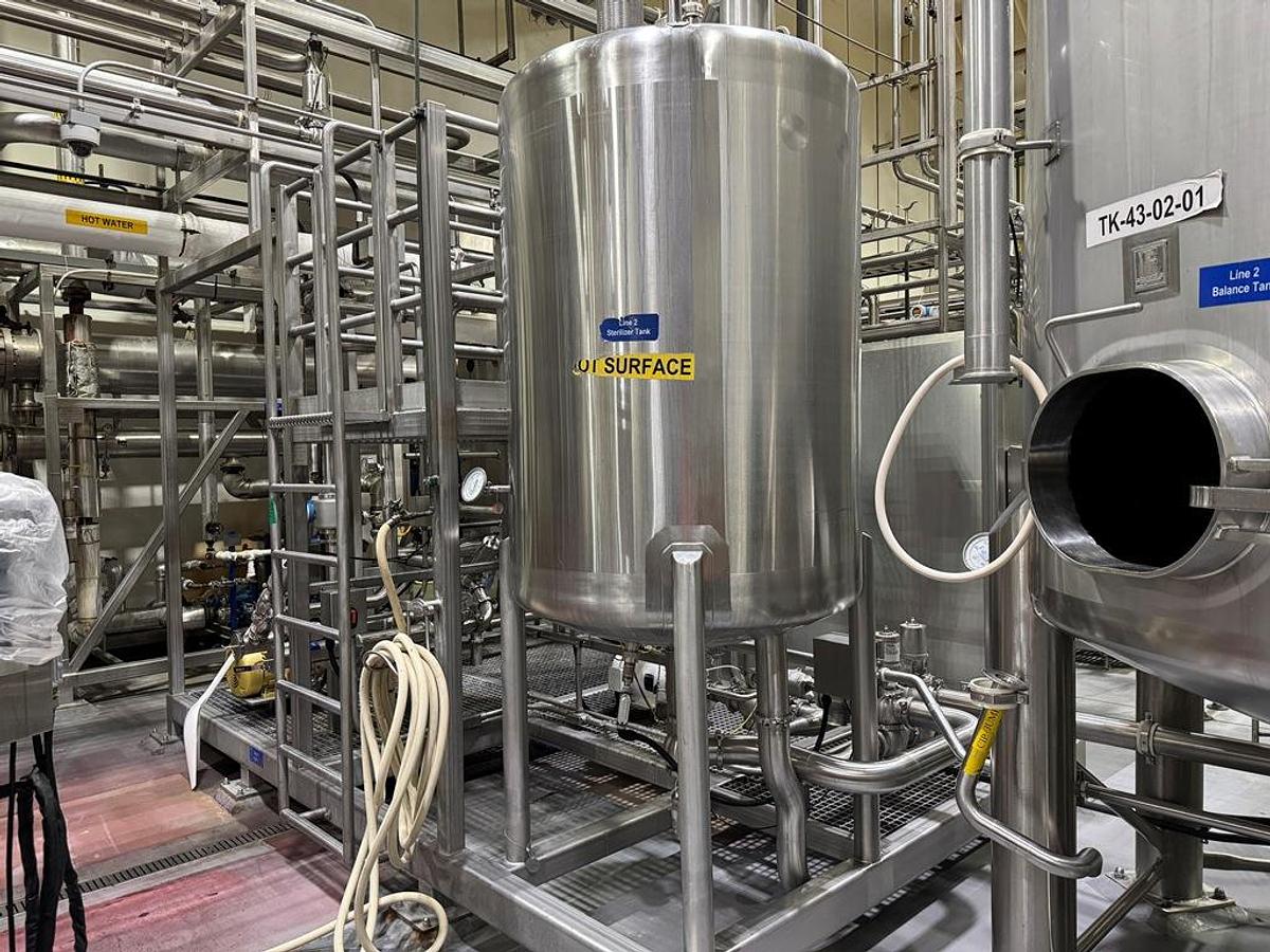 Used Bottling Line, 600–800 BPM, US Bottlers Filler, Sidel Labeler, Kisters TSP100V Shrink Wrapper, #5991609