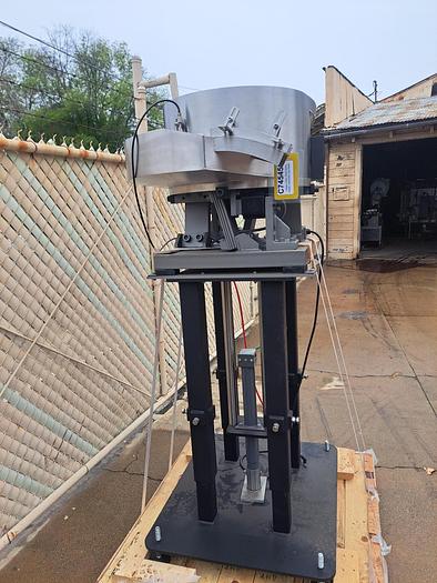 Used Capper, Inline, Chuck Screw Capper, Automatic, Cap Feeder #C745456