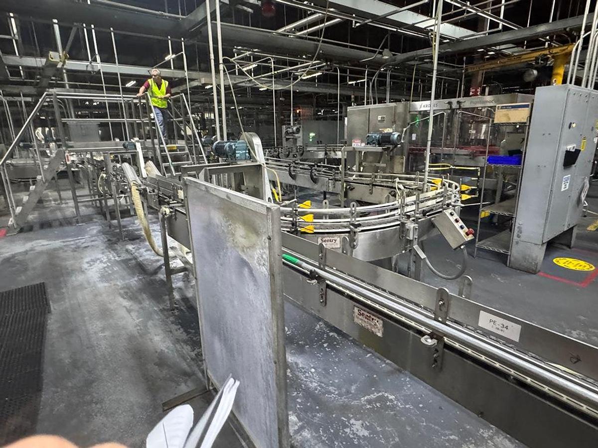 Used Bottling Line, 400 BPM, US Bottlers Filler, Krones Labelers, Fuji Intersleeve, Kisters Packer, #5991610