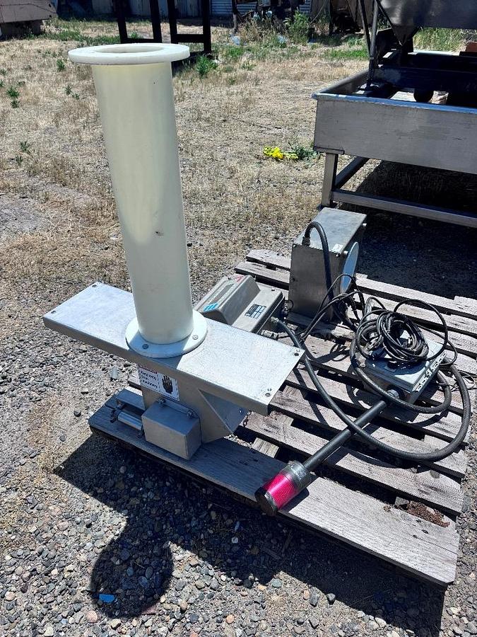 Used Metal Detector, Drop Through, Thermo, 6" Aperture, Class II Div II Year: