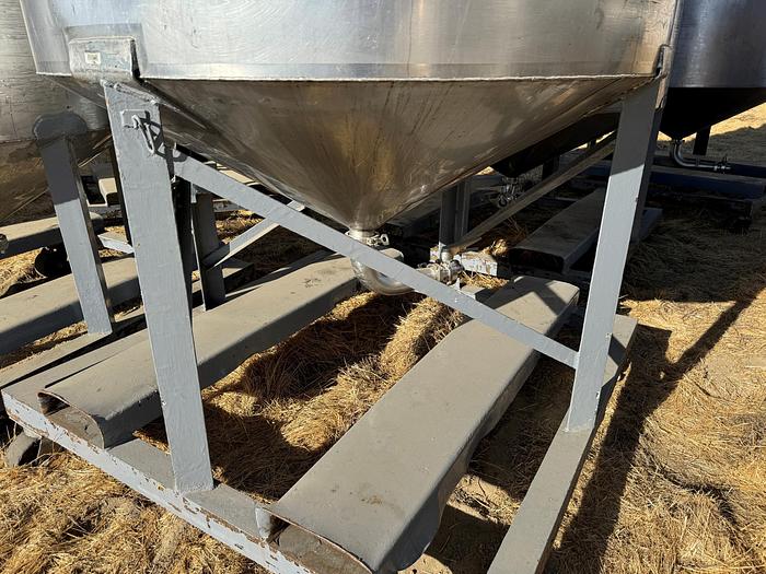 Used Tank, 750 Gallon, 316 Stainless Steel, Cone Bottom, #5991024