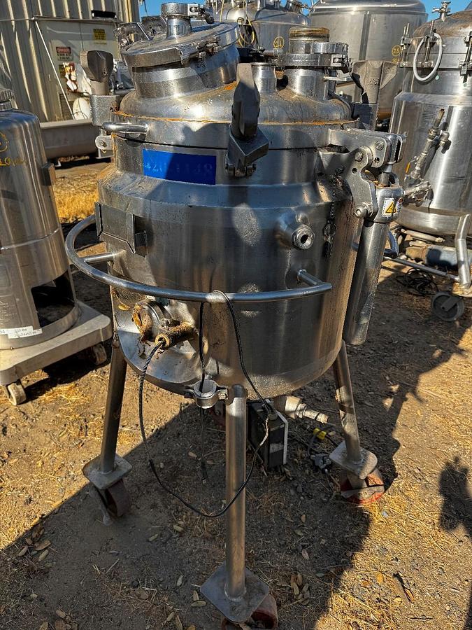 Used Tank, 26 Gallon (100 Liter), DCI, Stainless Steel, Fermenter, #5991467