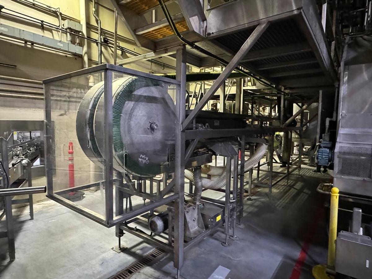 Used Bottling Line, 400 BPM, US Bottlers Filler, Krones Labelers, Fuji Intersleeve, Kisters Packer, #5991610