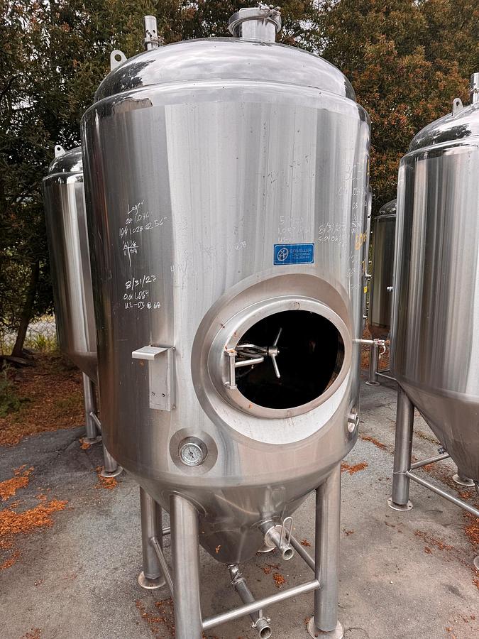Used Tank, 375 Gallon, 304 Stainless Steel, Jacketed Fermenter, Criveller, Cone Bottom, #5991399