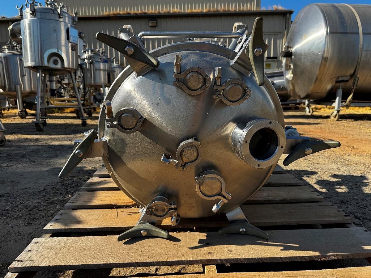 Used Tank, 26 Gallon (100 Liter), Precision Stainless, Clamped Top, Stainless Steel, #5991471