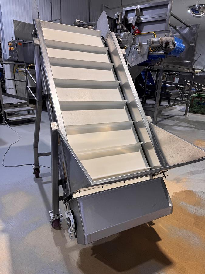 Used Conveyor, Belt, 32" Wide x 8' Long, Stainless Steel, Incline, Cleated, #5991999