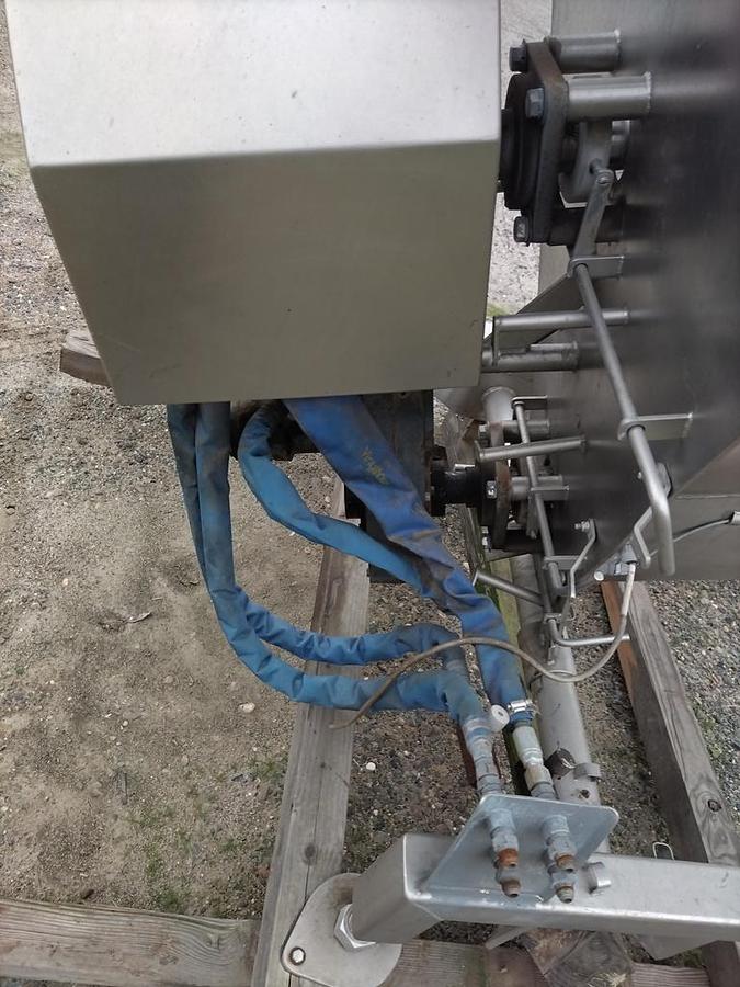 Used Hopper, 85 CF, Stainless Steel, Receiving Bin, Ribbon Agitated, Auger Discharge, #5991688