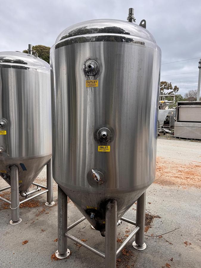 Used Tank, 375 Gallon, 304 Stainless Steel, Jacketed Fermenter, Criveller, Cone Bottom, #5991399