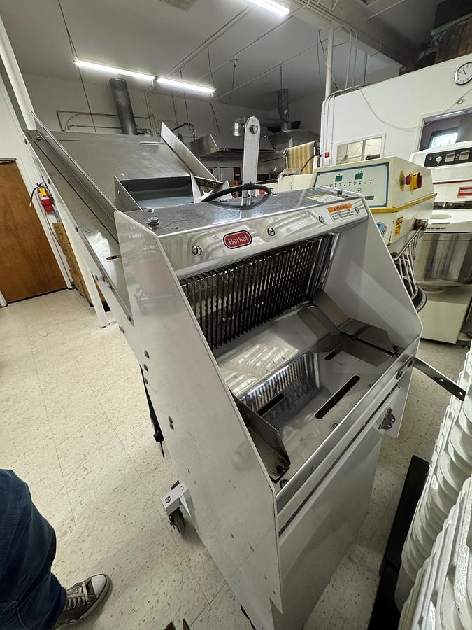 Used Slicer, Bread, Gravity Feed, Berkel GMB 1/2, 1/2 HP, #5991553